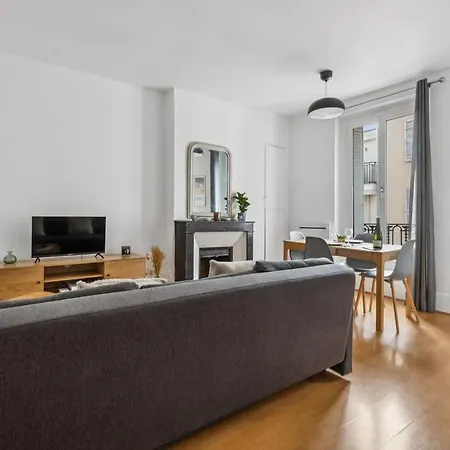 Lovely In Montmartre